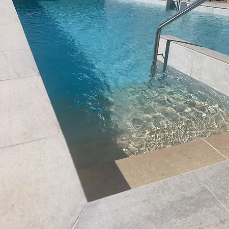 Sb Miami19, Parador, * 内尔哈